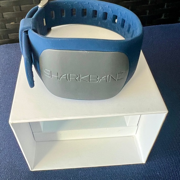SHARKBANZ 2 
LIKE NEW, original packaging. This was a gift and only used once. - Picture 4 of 5